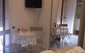 Home Elisabet
